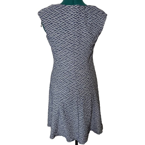 Chic Wave Pattern Mini Dress - Picture 2 of 16